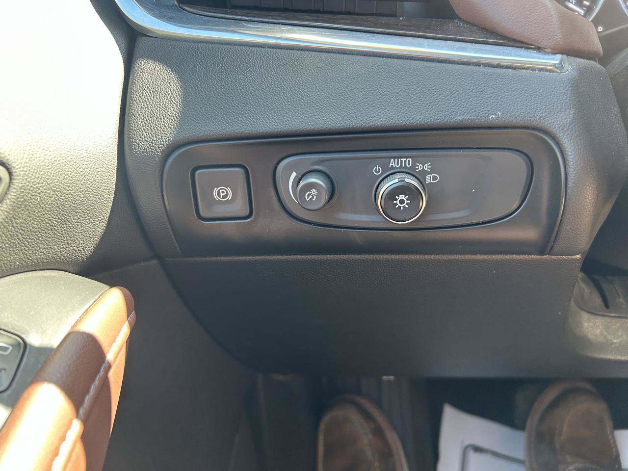 Used 2018 Buick Enclave Avenir w/ Avenir Technology Package AWD/4WD image 28