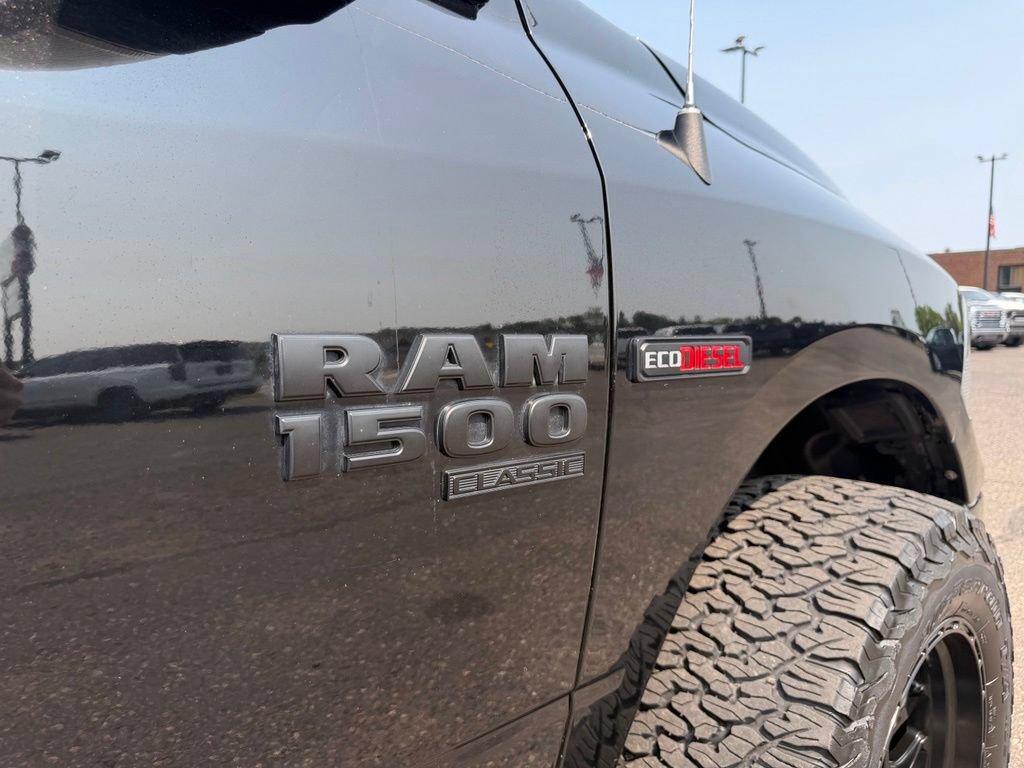 Used 2019 RAM 1500 Classic SLT w/ Black Appearance Group AWD/4WD image 17