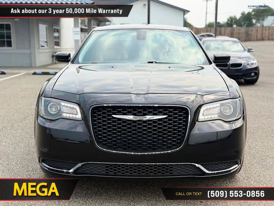 Used 2019 Chrysler 300 Touring w/ Sport Appearance Package RWD image 2