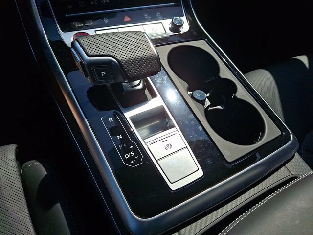 Certified 2026 Audi SQ7 Premium Plus AWD/4WD image 15