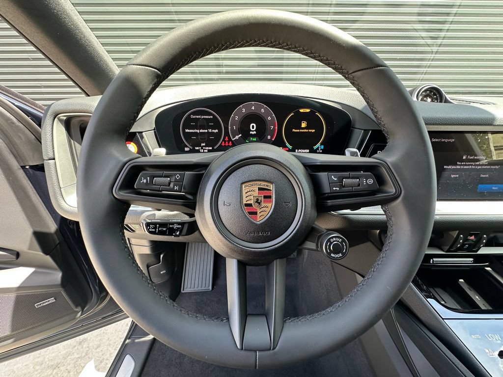 Certified 2025 Porsche Cayenne E-Hybrid Coupe AWD/4WD image 18