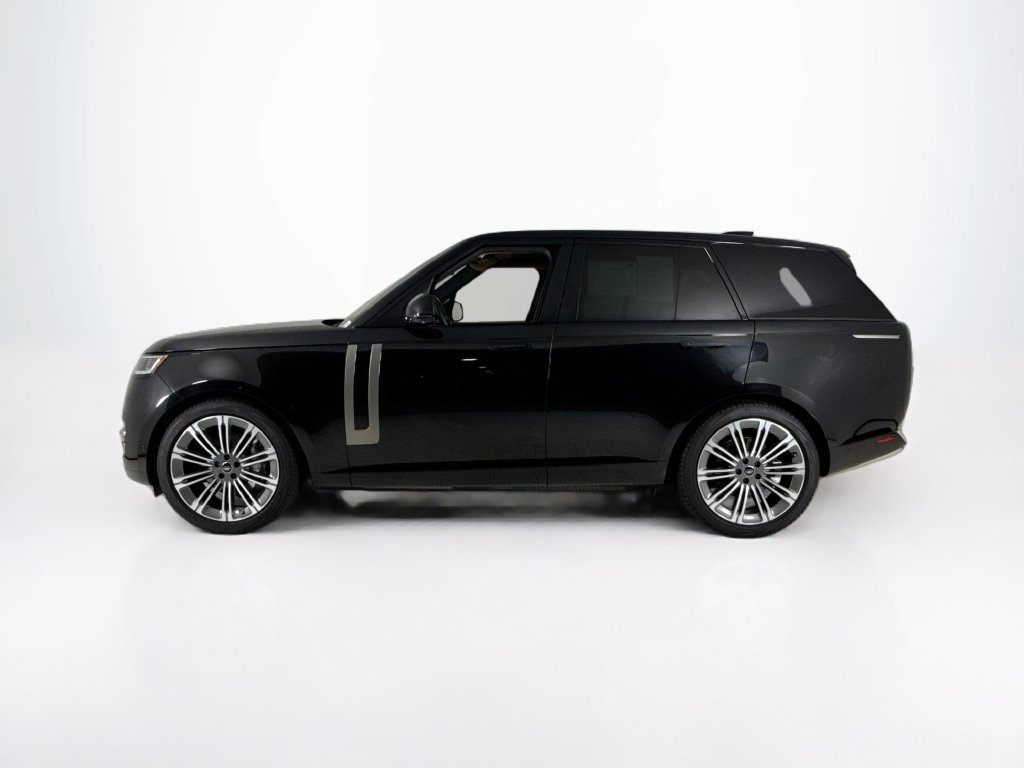 Used 2023 Land Rover Range Rover SE AWD/4WD image 2