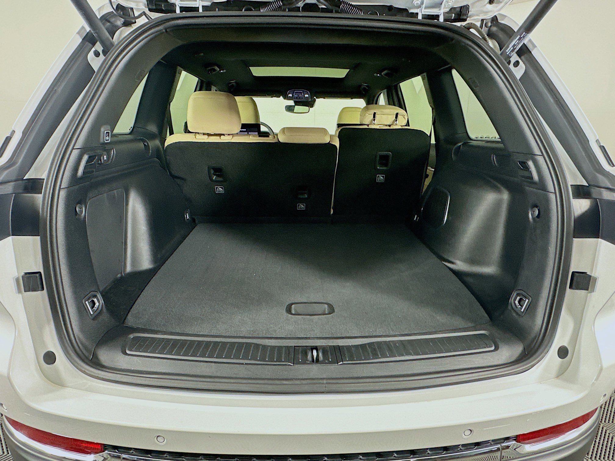 Used 2023 Jeep Grand Cherokee 4WD 4xe w/ Luxury Tech Group II image 30