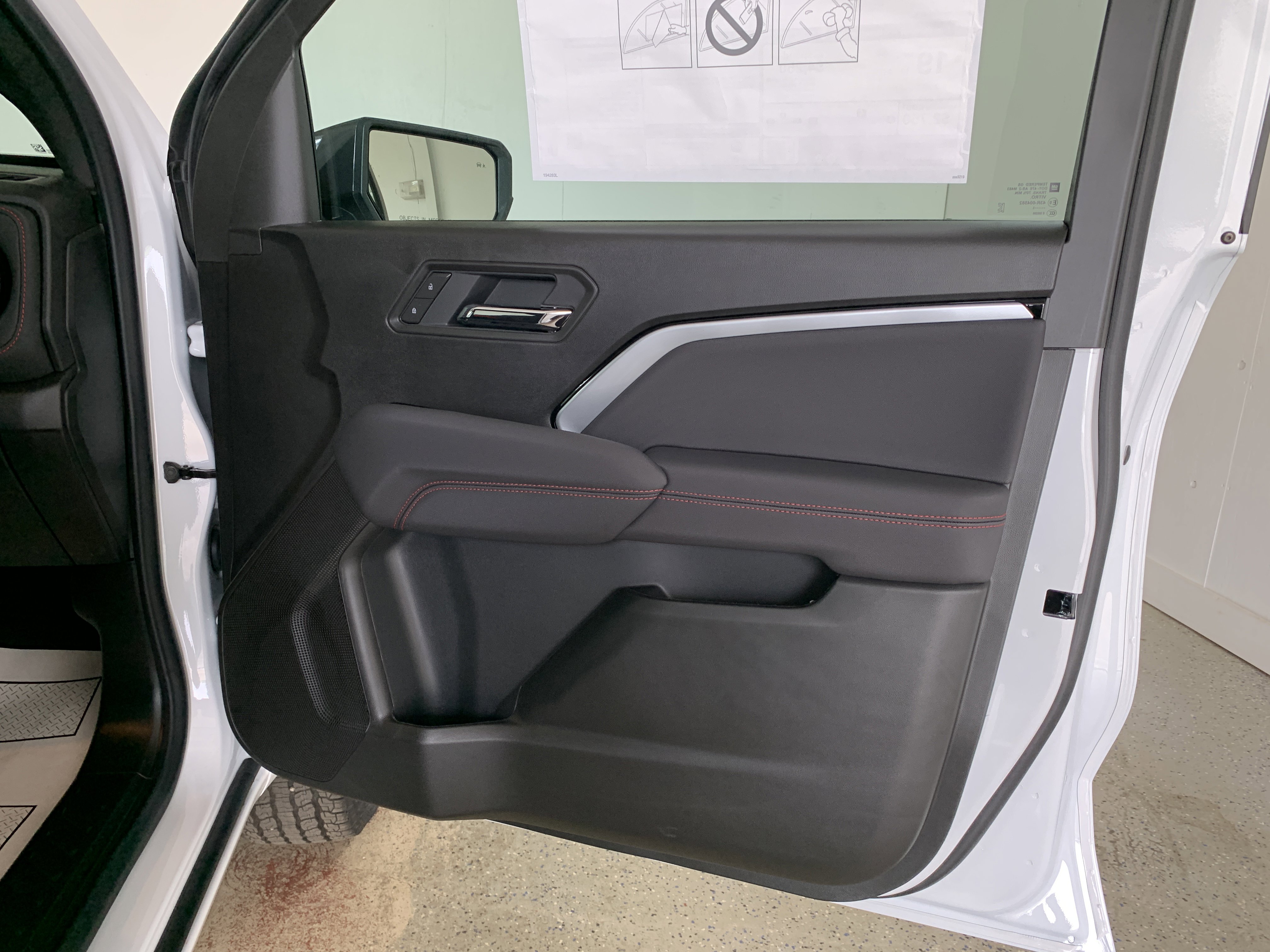 New 2025 Chevrolet Colorado Z71 w/ Technology Package image 34