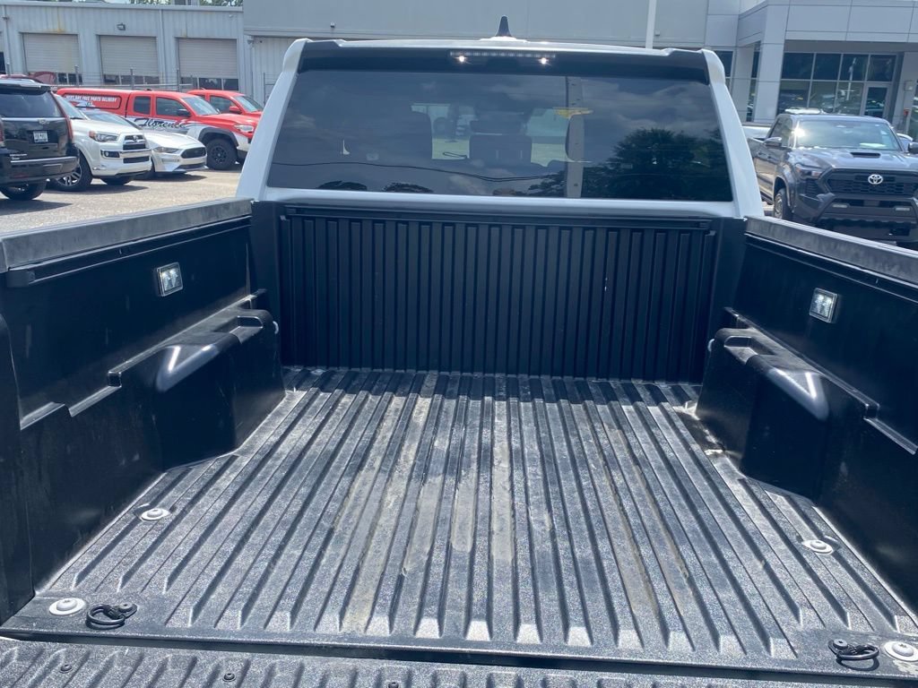 Used 2025 Toyota Tacoma SR5 AWD/4WD image 10