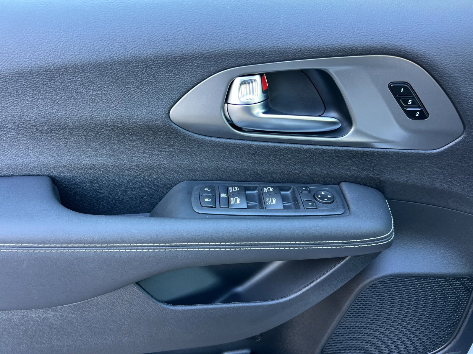 New 2026 Chrysler Pacifica Select image 11