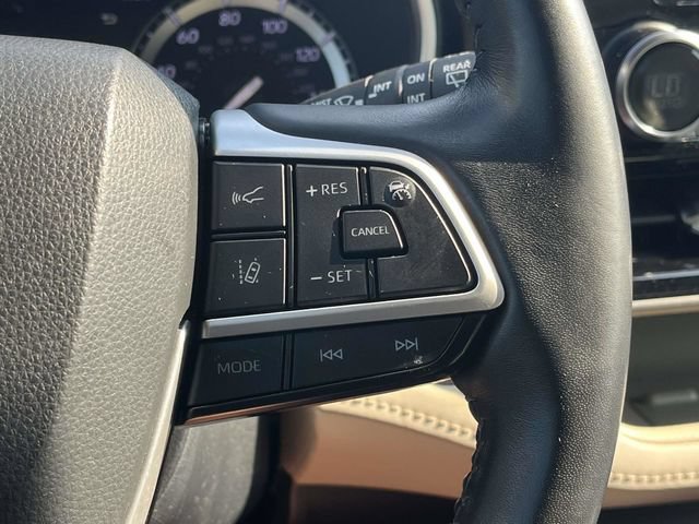 Used 2022 Toyota Highlander XLE FWD image 30