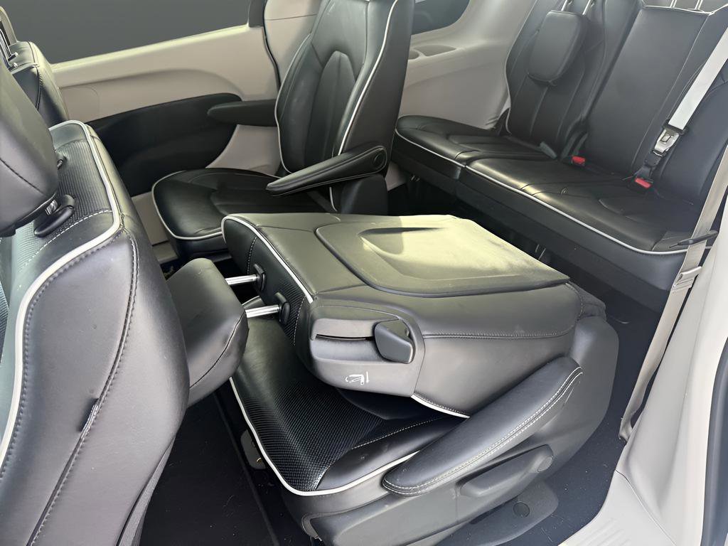 Used 2023 Chrysler Pacifica Limited image 13