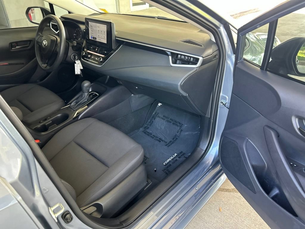 Used 2025 Toyota Corolla LE FWD image 26