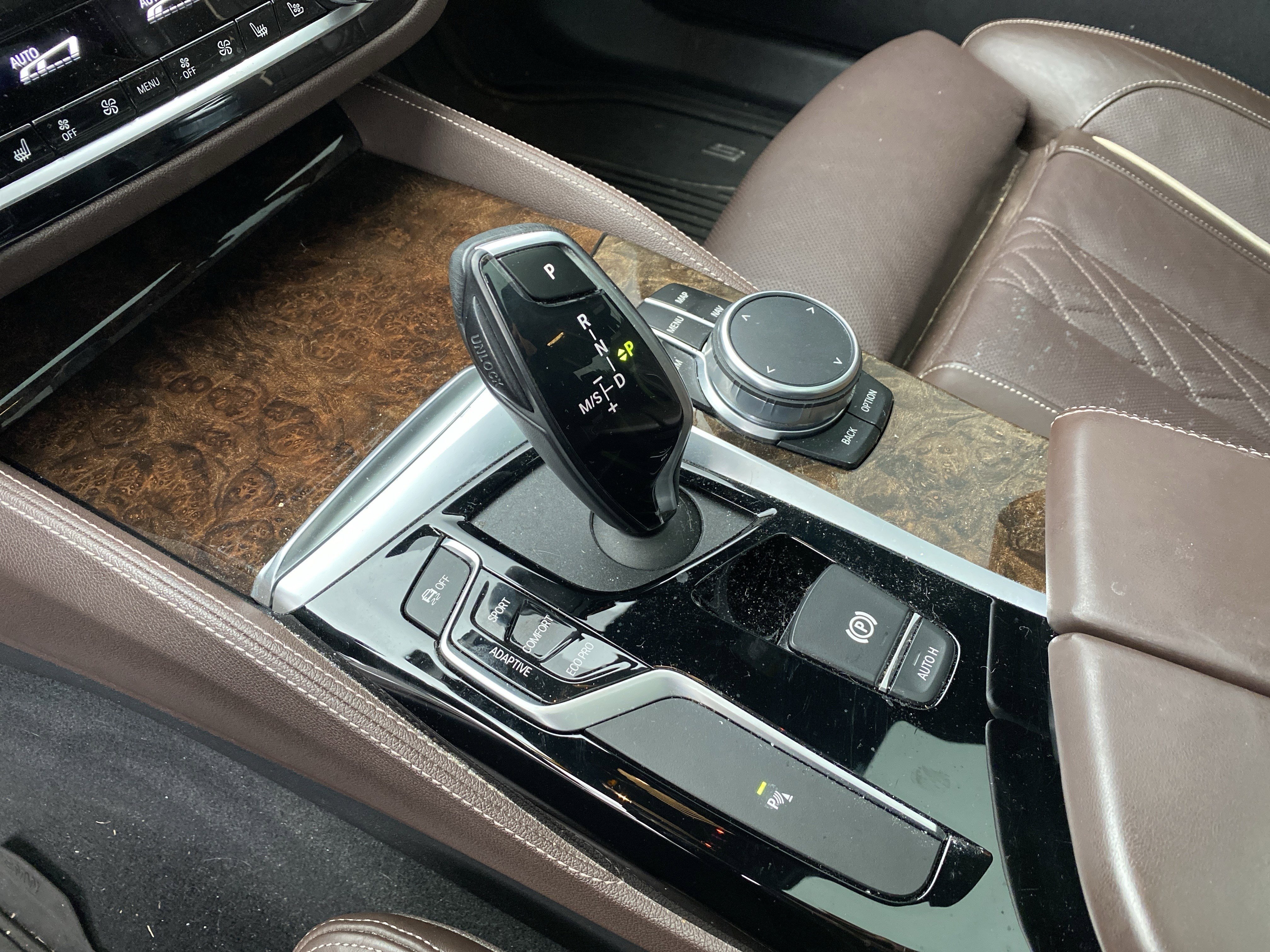 Used 2020 BMW M550i xDrive w/ Premium Package image 28