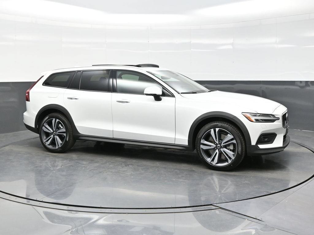New 2026 Volvo V60 B5 Cross Country Plus w/ Protection Package Premier AWD/4WD image 8
