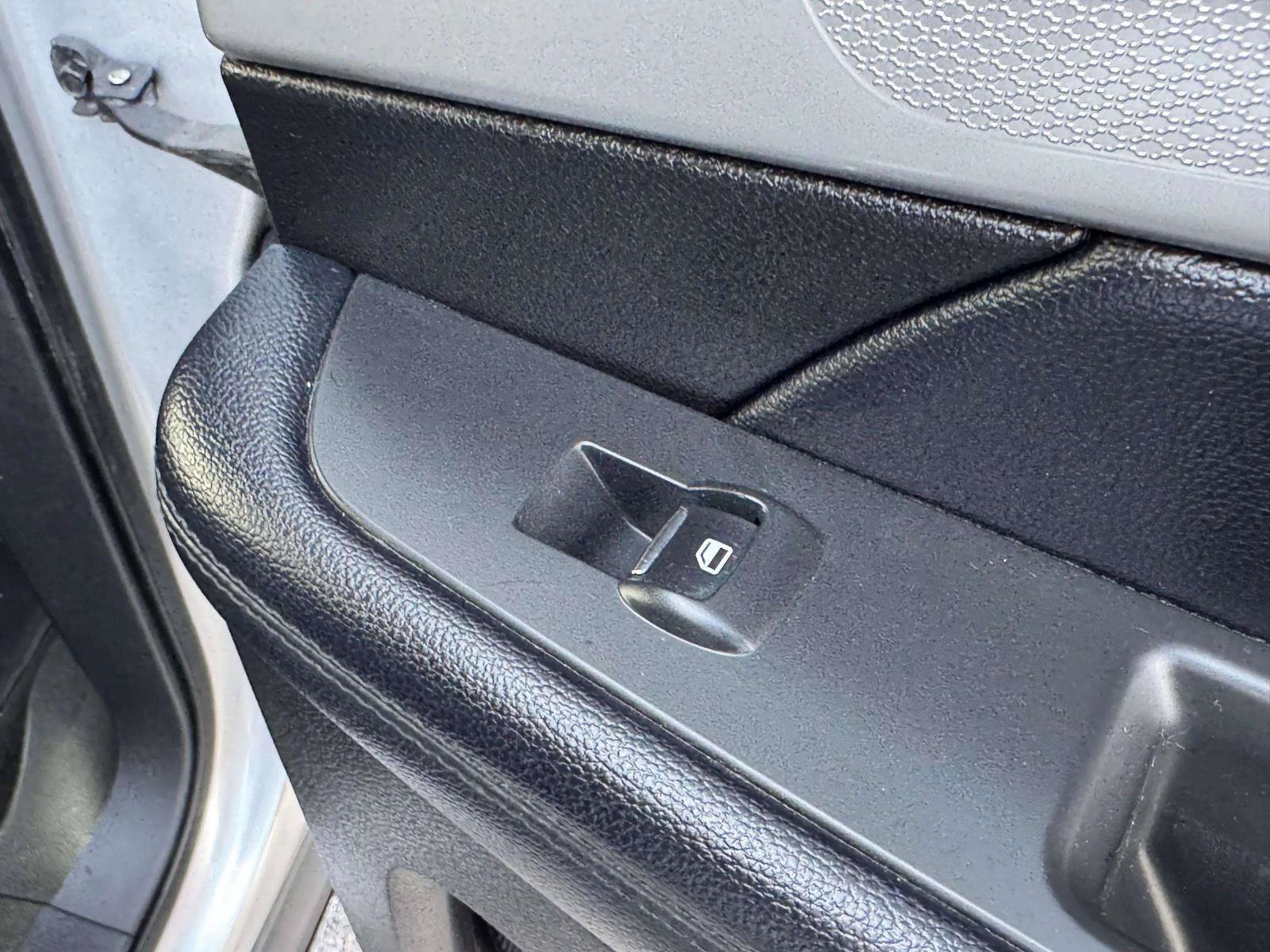 Used 2017 Ford Explorer XLT FWD image 37