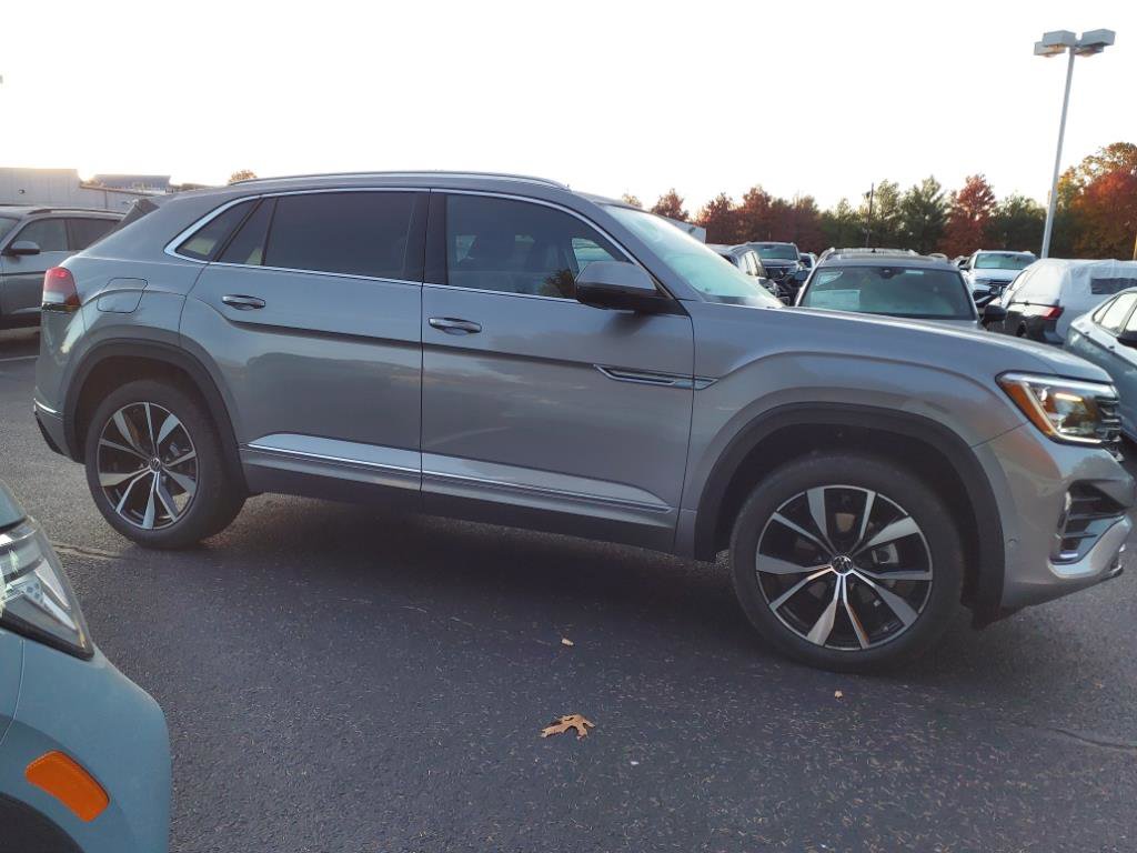 New 2025 Volkswagen Atlas Cross Sport SEL Premium R-Line image 4