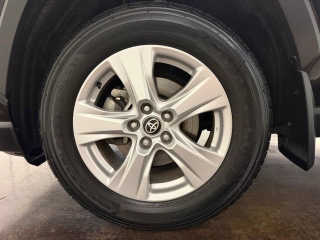 Used 2021 Toyota RAV4 XLE w/ Convenience Package AWD/4WD image 10