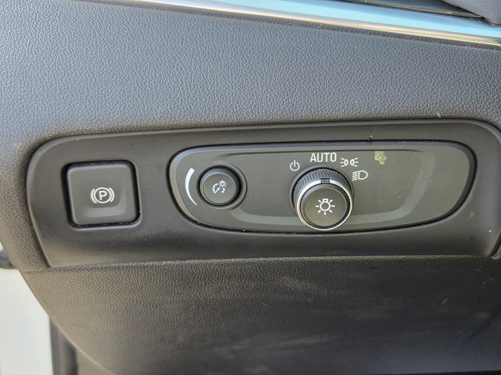 Used 2020 Buick Enclave Essence image 26