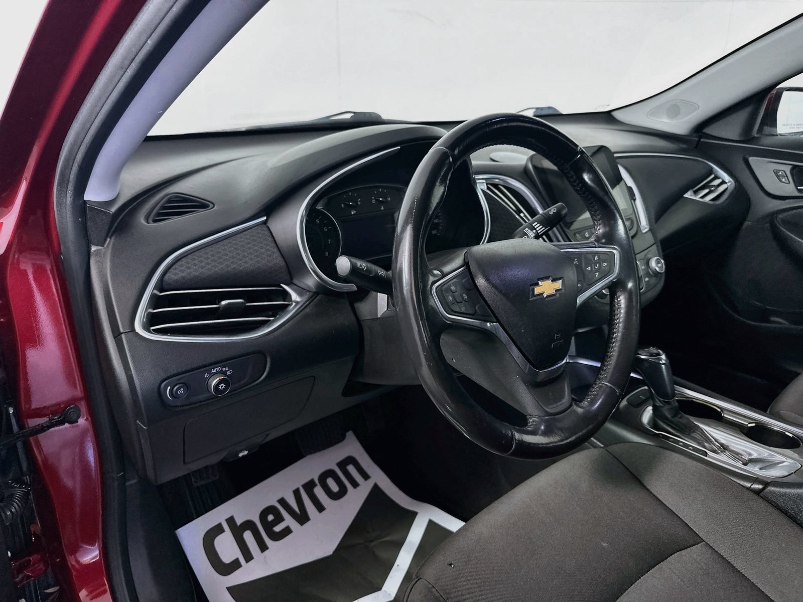 Used 2018 Chevrolet Malibu LT FWD image 9