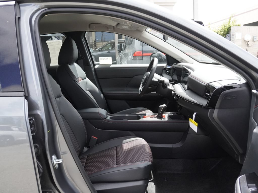 New 2026 Nissan Kicks SR FWD image 17