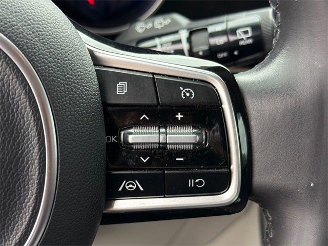 Used 2023 Kia Carnival LX image 23