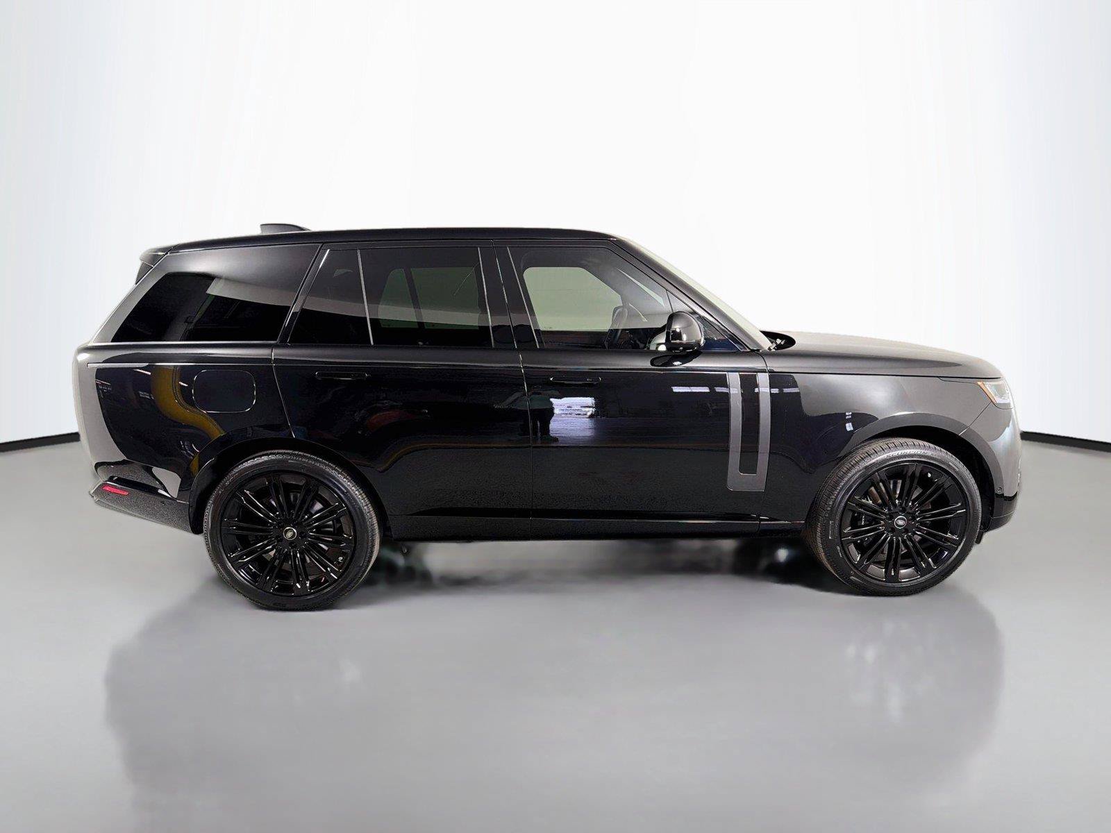 Certified 2025 Land Rover Range Rover SE AWD/4WD image 4