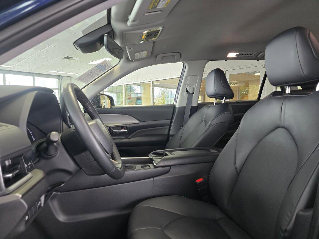 Certified 2024 Toyota Grand Highlander XLE image 23