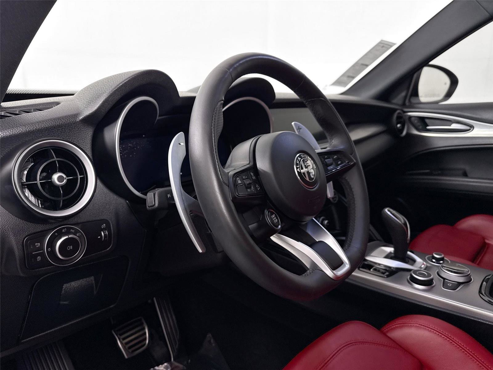 Used 2024 Alfa Romeo Stelvio Veloce image 4