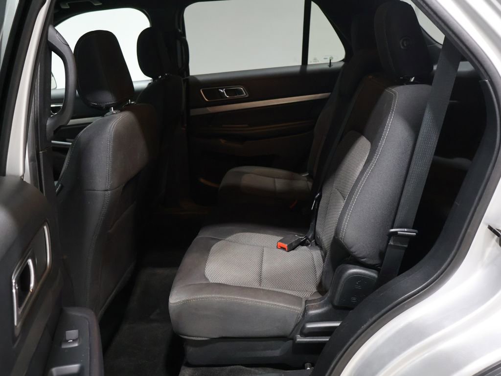 Used 2018 Ford Explorer XLT image 19