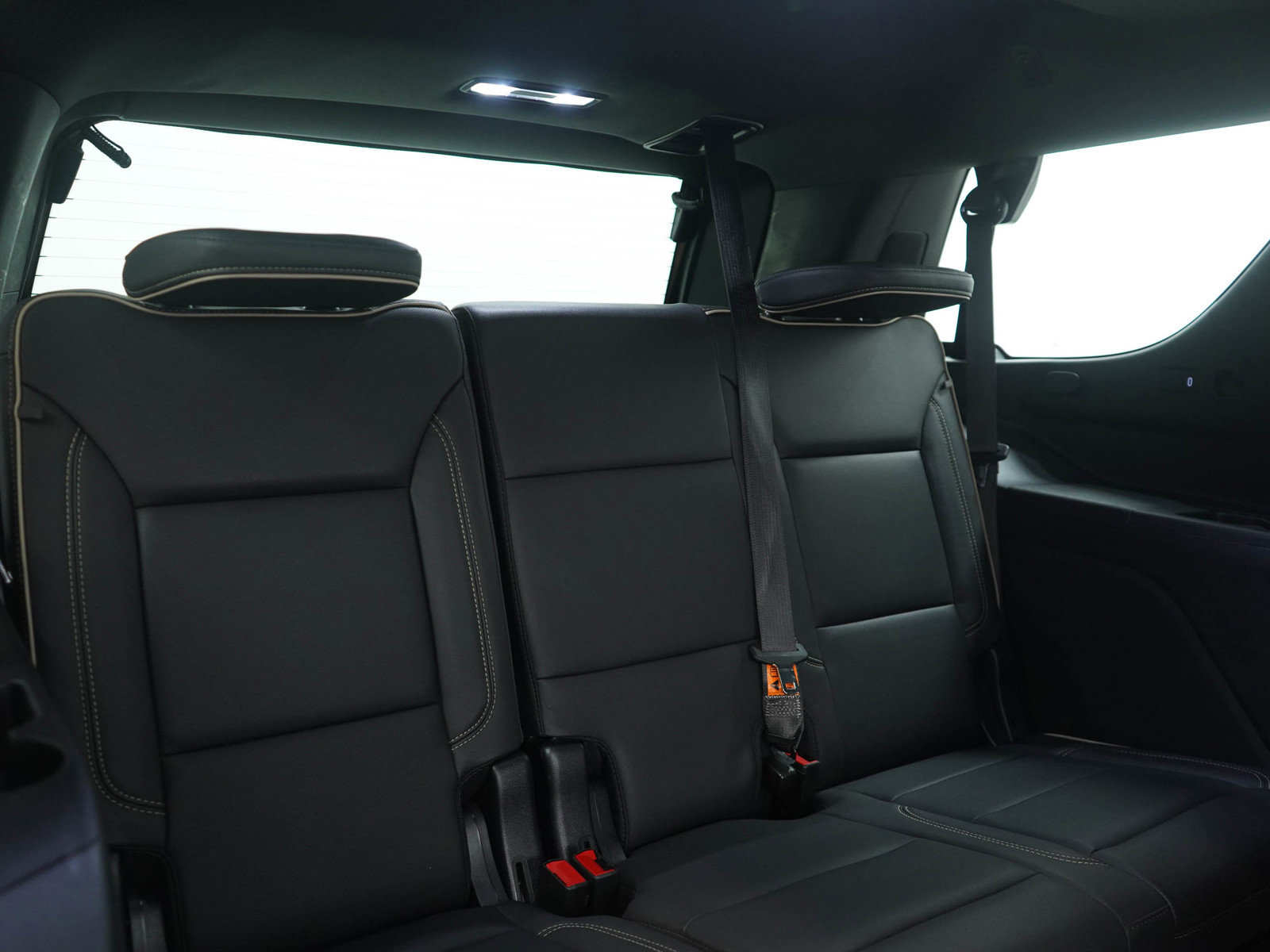 Used 2023 GMC Yukon SLT w/ SLT Luxury Package image 12