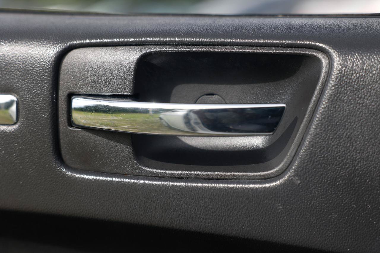 Used 2010 Chrysler 300 Touring RWD image 38