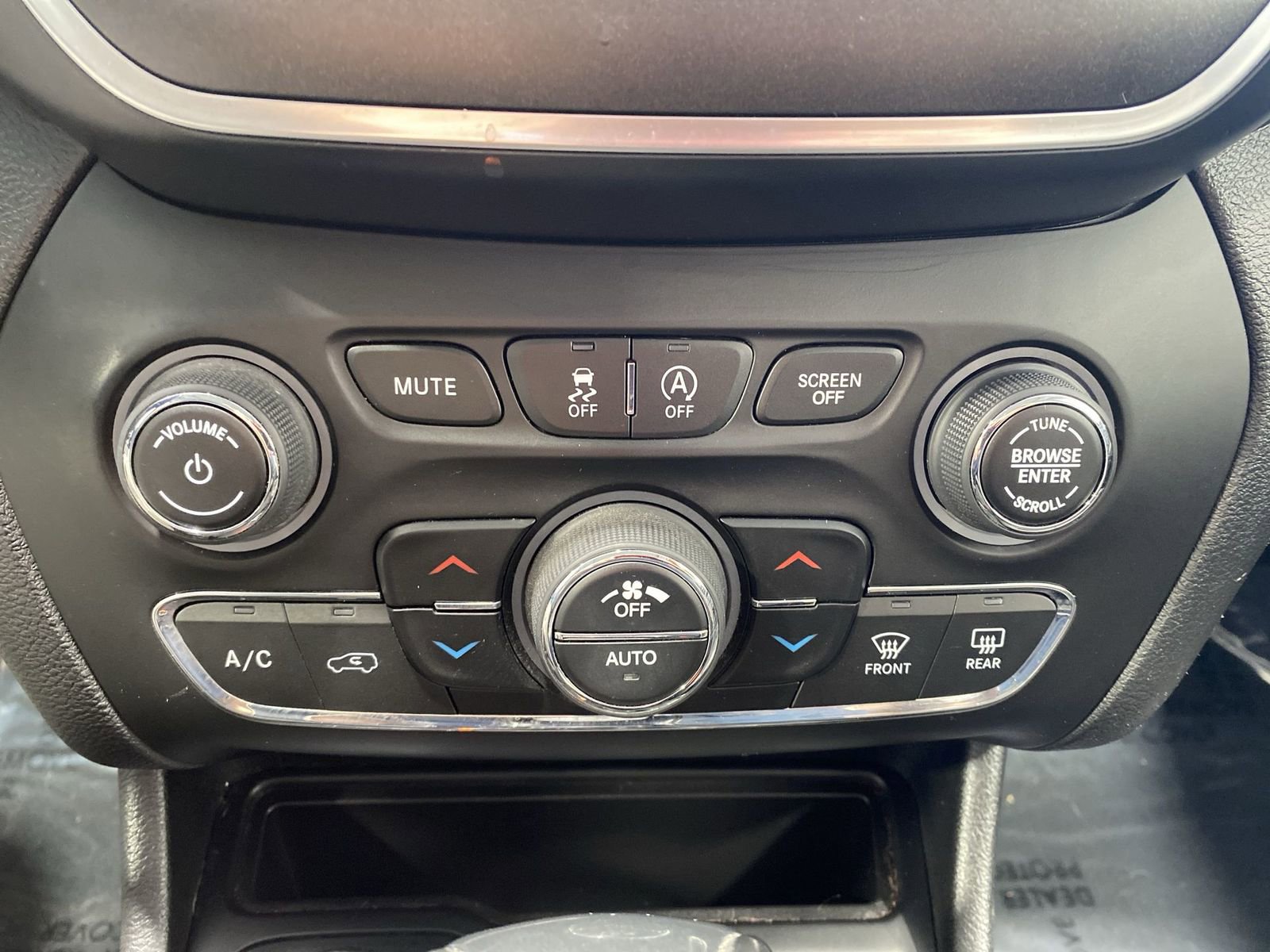 Used 2021 Jeep Cherokee Trailhawk w/ Sun, Sound & Nav Group image 19