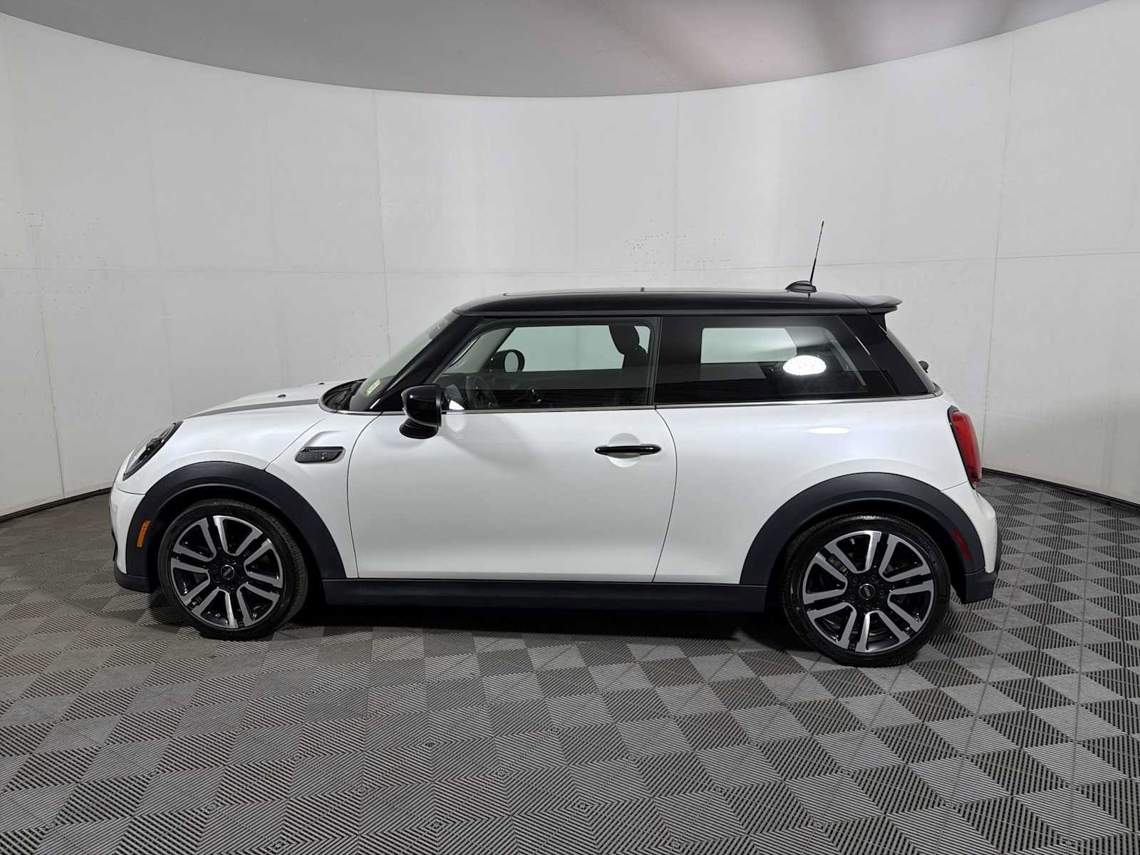Certified 2024 MINI Cooper S FWD image 4