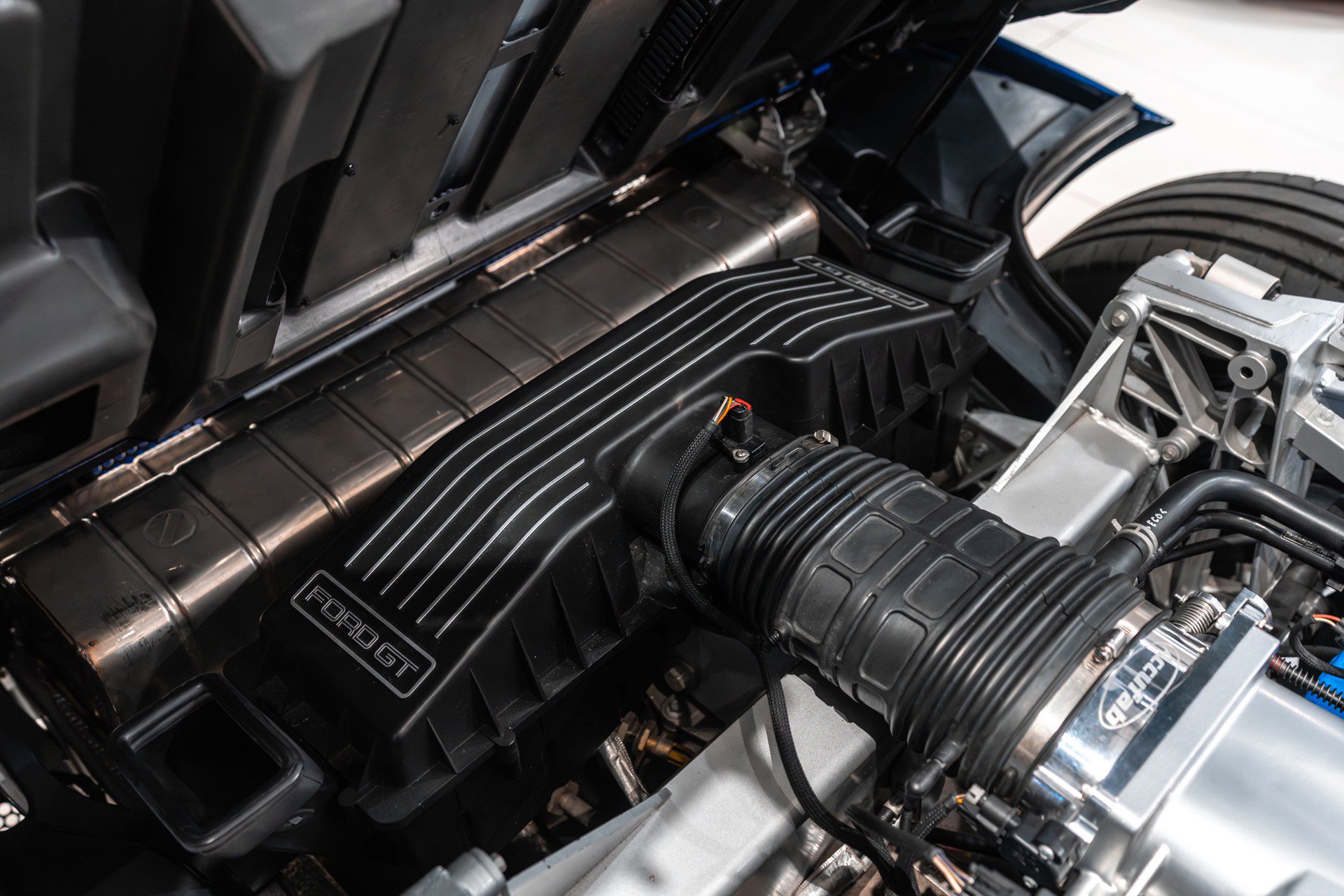 Used 2005 Ford GT image 62