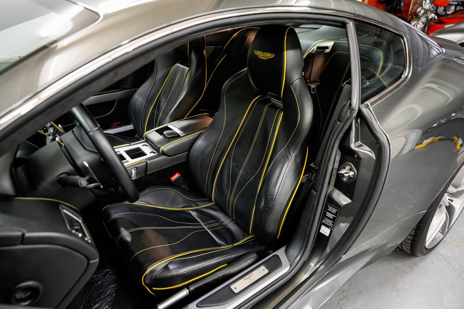 Used 2014 Aston Martin DB9 Coupe RWD image 19