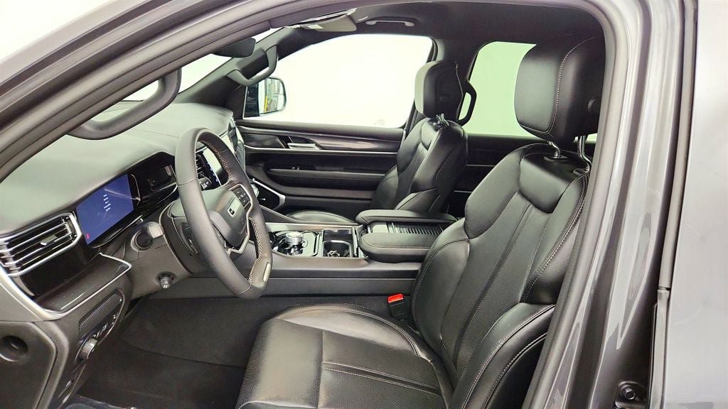 Used 2023 Jeep Wagoneer 4WD image 20