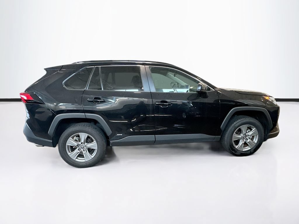 Used 2025 Toyota RAV4 LE AWD/4WD image 4