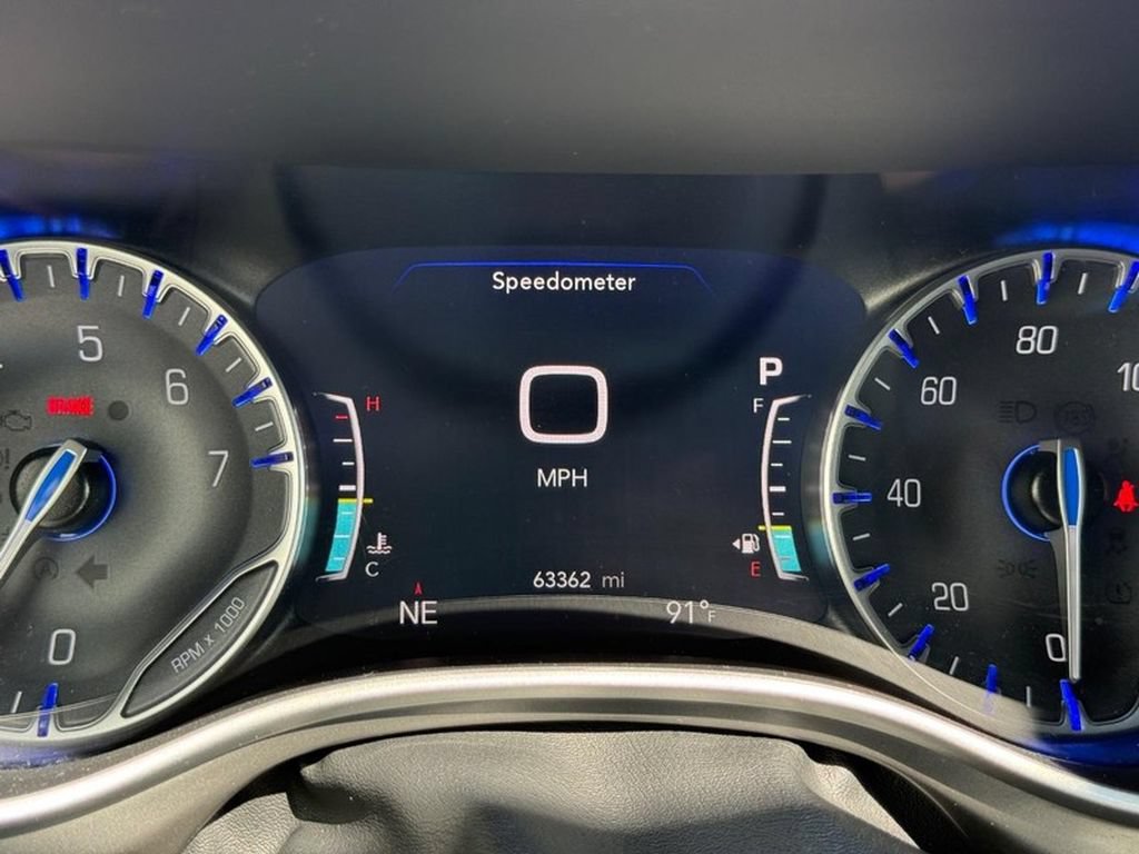 Used 2025 Chrysler Pacifica Select FWD image 28