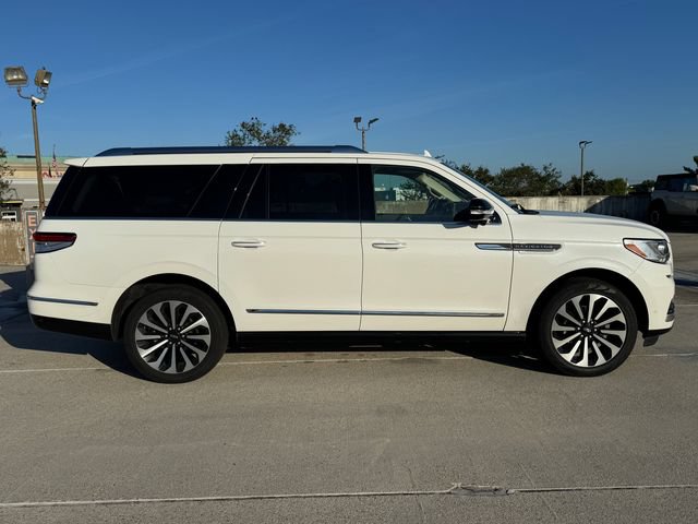 Used 2023 Lincoln Navigator L Reserve AWD/4WD image 2