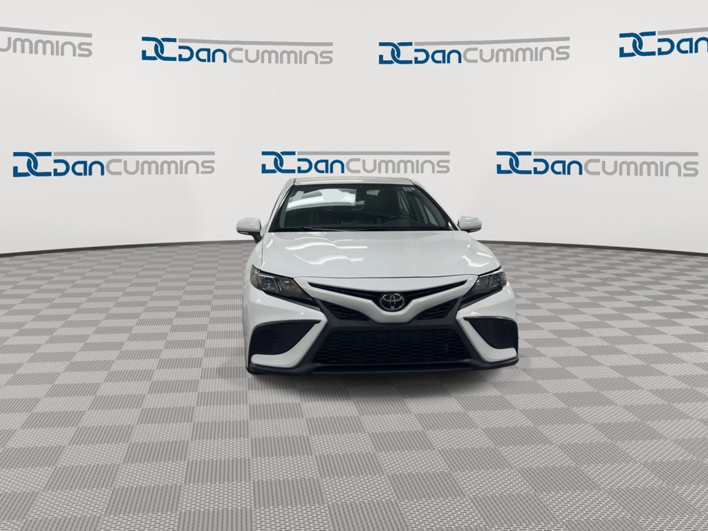 Used 2024 Toyota Camry SE FWD image 3