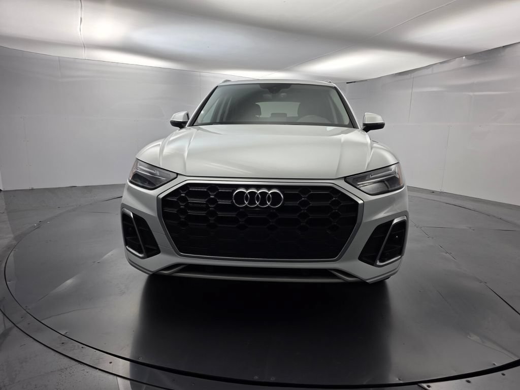 Used 2023 Audi Q5 2.0T Premium Plus w/ Premium Plus Package AWD/4WD image 2