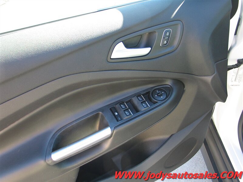 Used 2017 Ford C-MAX SE FWD image 3
