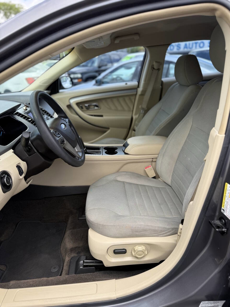 Used 2013 Ford Taurus SE image 19