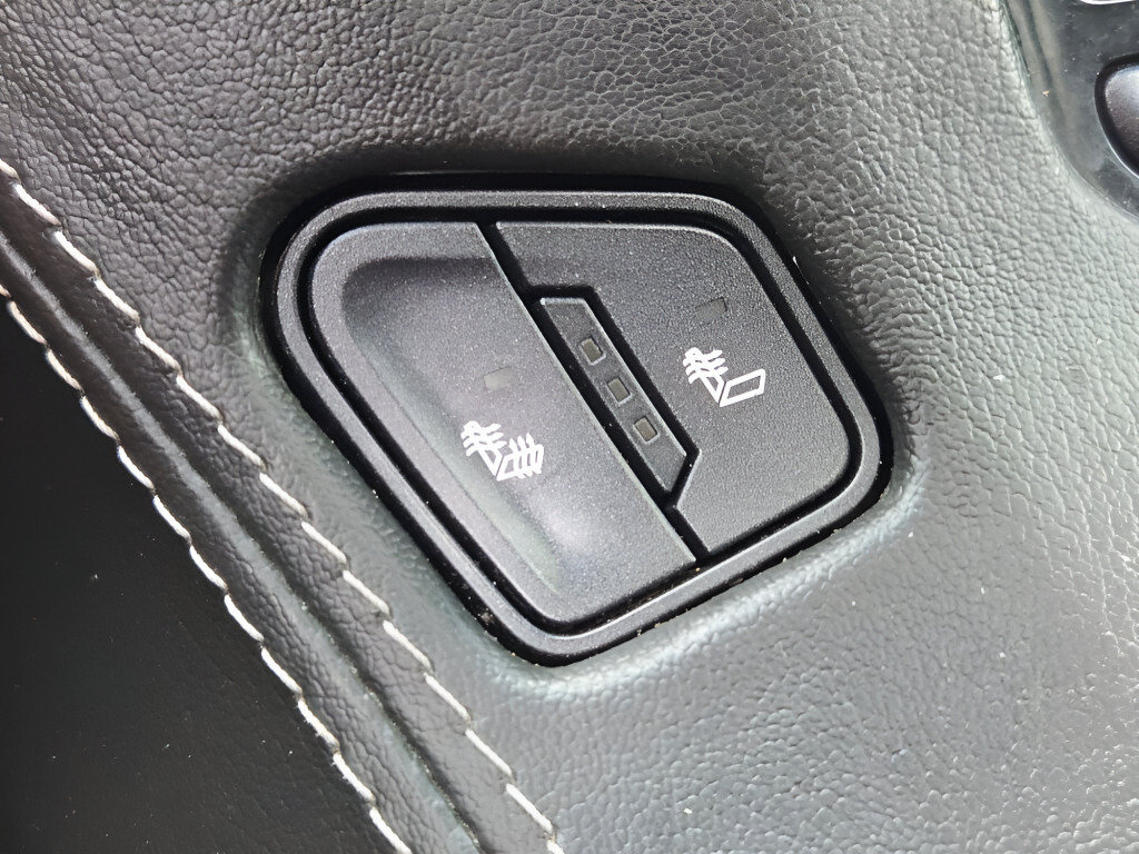 Used 2018 Chevrolet Suburban LT w/ Luxury Package AWD/4WD image 37