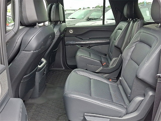 New 2025 Lincoln Navigator L Reserve w/ Jet Appearance Package AWD/4WD image 7