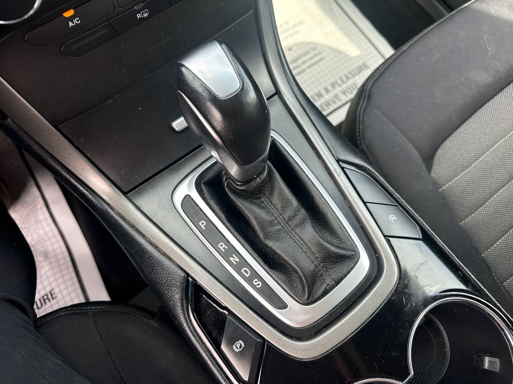 Used 2018 Ford Edge SE FWD image 31