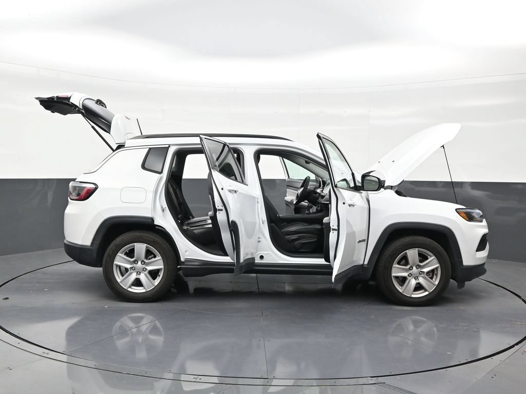 Used 2022 Jeep Compass Latitude FWD image 29