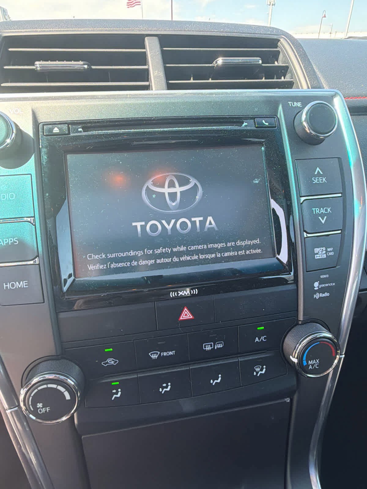 Used 2017 Toyota Camry SE w/ Moonroof Package FWD image 10