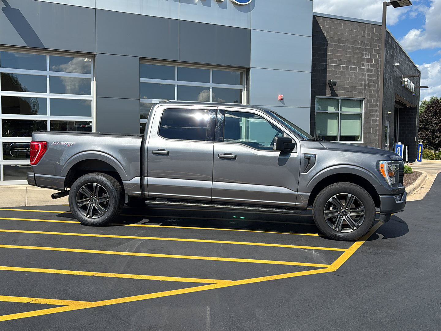 Used 2022 Ford F150 XLT w/ Equipment Group 302A High AWD/4WD image 5