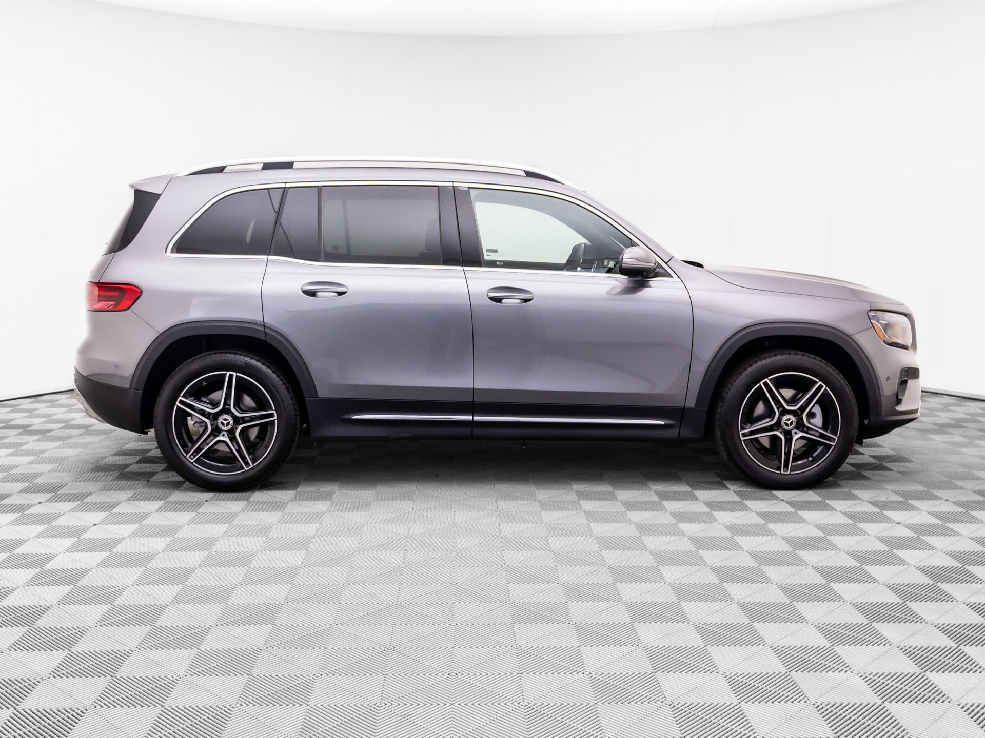 New 2026 Mercedes-Benz GLB 250 4MATIC image 6