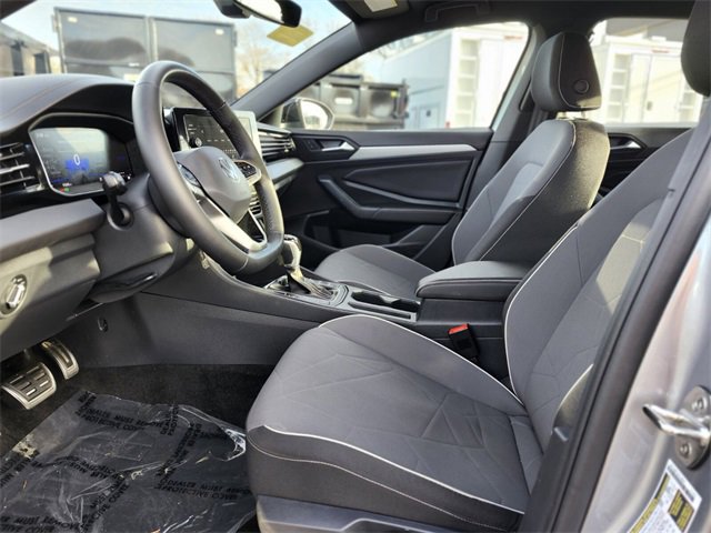 Used 2025 Volkswagen Jetta Sport image 18