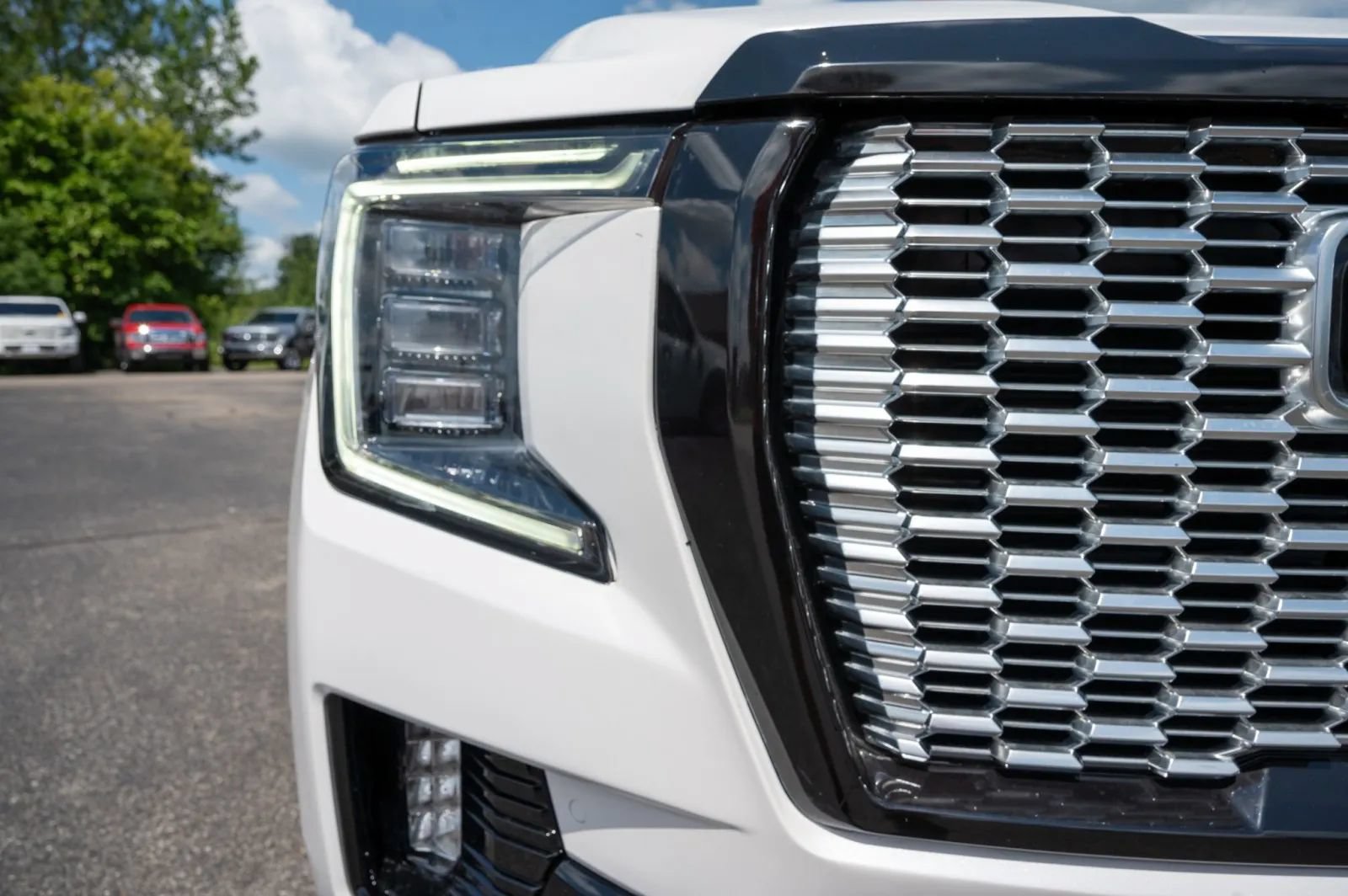 Used 2024 GMC Yukon Denali w/ Denali Reserve Package AWD/4WD image 10