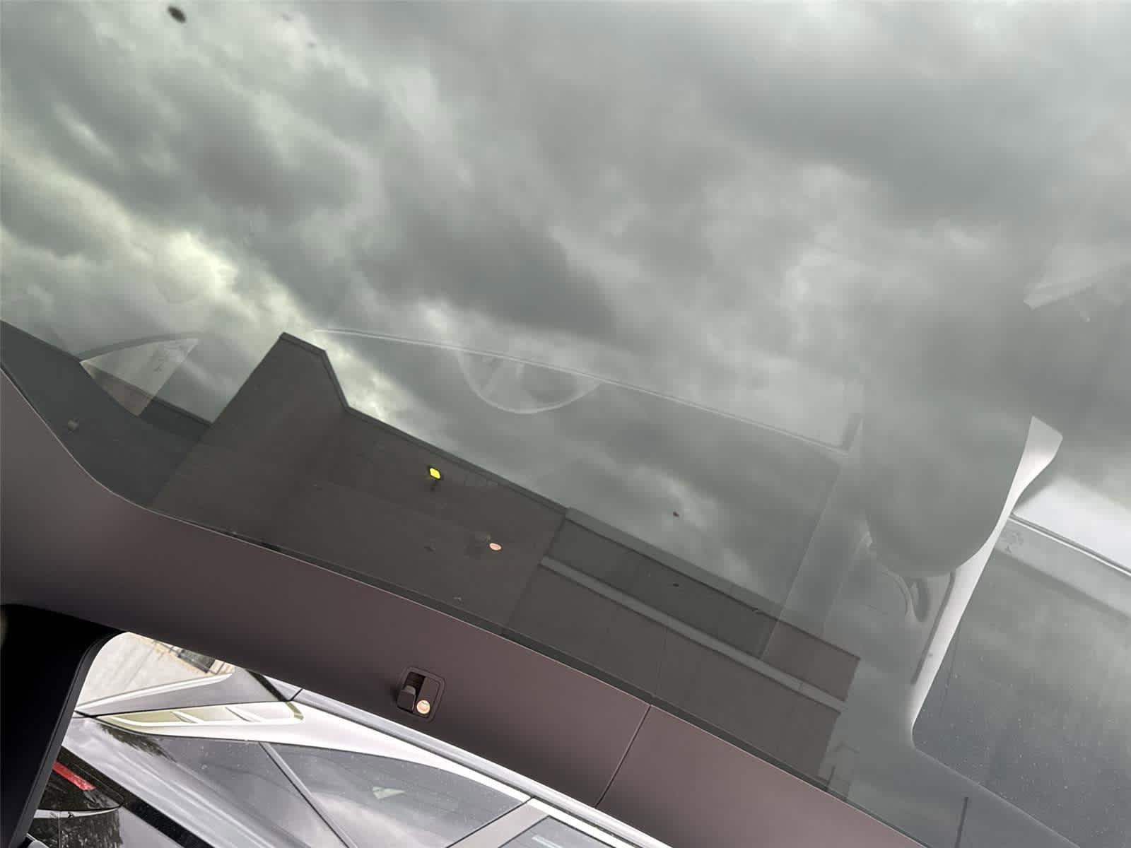Used 2023 Tesla Model Y AWD image 17